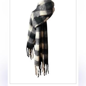 Tahari Black and Gray Fuzzy Scarf OSFM
